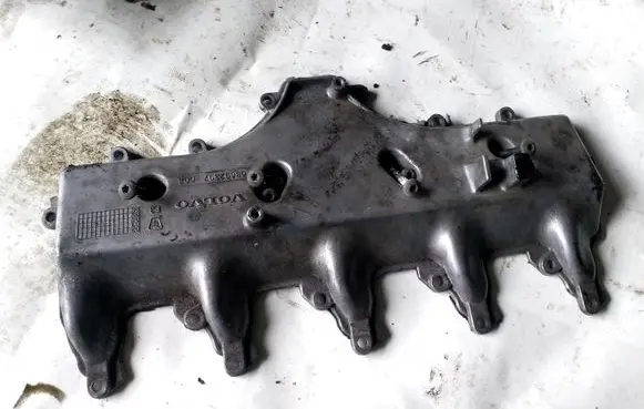 Volvo S60 Rocker cam cover 