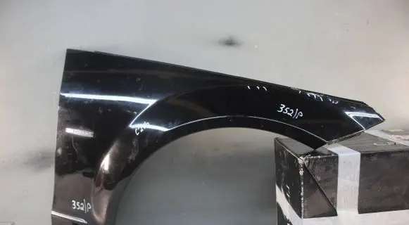 Mercedes-Benz C W204 Fender mounting bracket