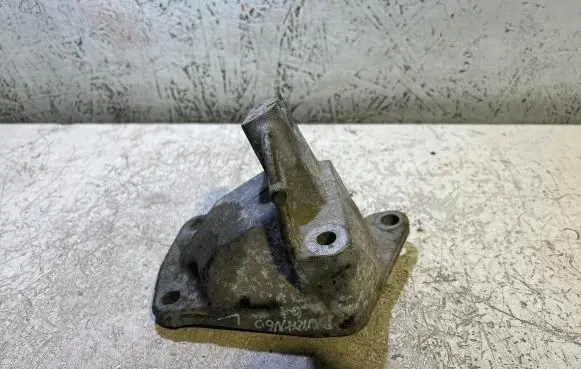 Dodge Durango Engine mounting bracket 68252524AA 15634145