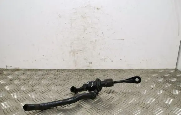 Hyundai Tucson TL Clutch master cylinder