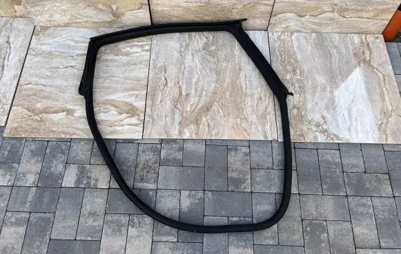 Maserati Ghibli Rubber seal rear door 72342