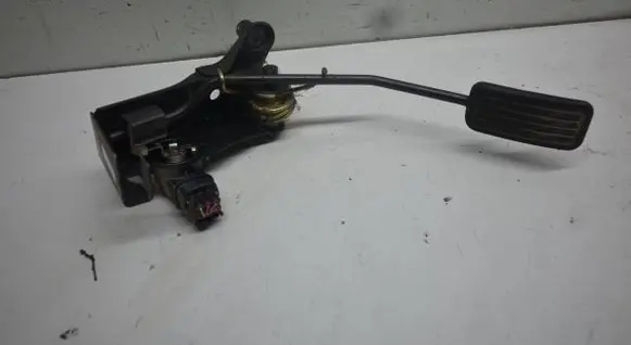 Toyota Yaris Accelerator throttle pedal 7801052021 4C170058