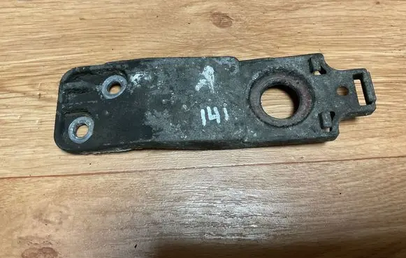 Opel Insignia A Radiator mount bracket 13337769