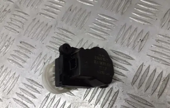 Mercedes-Benz A W168 A/C air flow flap actuator/motor A1688204242
