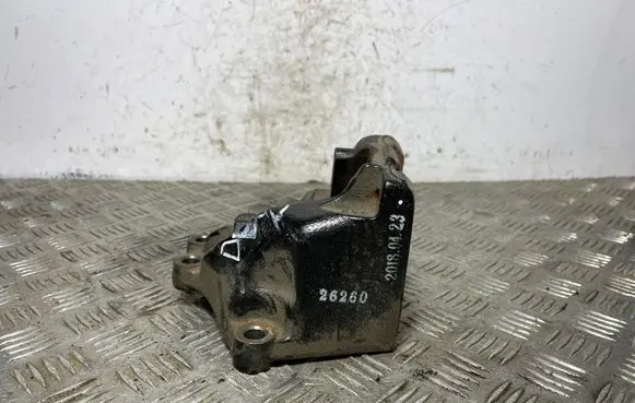 Hyundai Kona I Engine mounting bracket