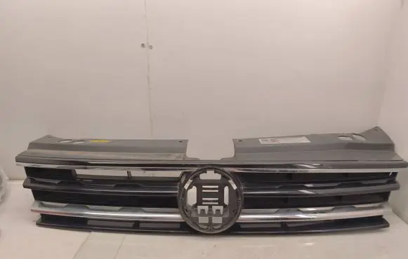 Volkswagen Tiguan Front bumper upper radiator grill 5QF010008A