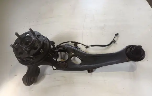Rear wheel hub