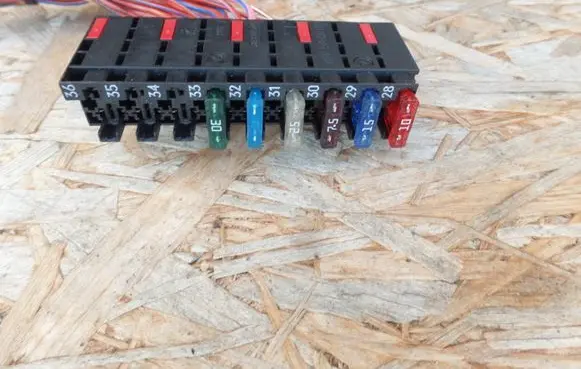 Mercedes-Benz A W168 Fuse module 0025451201 17683000000