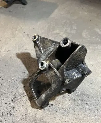 Land Rover Freelander Power steering pump mounting bracket QVU100510