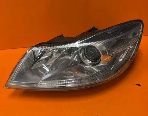 Skoda Octavia Mk2 (1Z) Headlight/headlamp 1Z1941015F