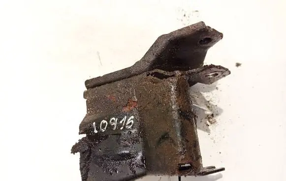 Peugeot 207 Engine mounting bracket