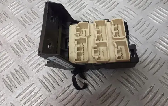 Toyota Avensis T250 Fuse box set 82734-05030