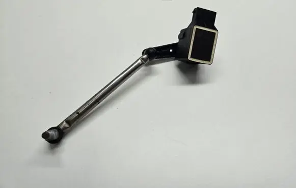 Headlight/headlamp level sensor