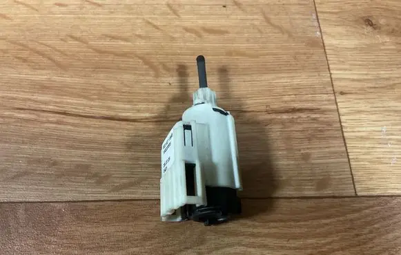 Audi A4 S4 B7 8E 8H Brake pedal sensor switch 8E0927189B 19322005