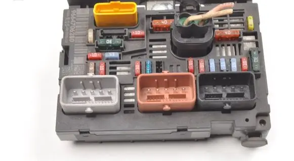 Peugeot 308 Fuse box set 9664706280