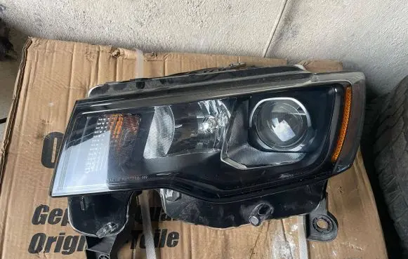 Jeep Grand Cherokee Headlight/headlamp 3331199L