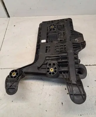 Volkswagen PASSAT B6 Battery tray 1K0915333C
