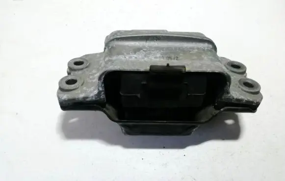 Volkswagen Golf V Engine mount bracket 1k0199555