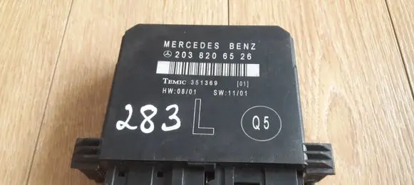 Mercedes-Benz C W203 Door control unit/module 2038206526 351369