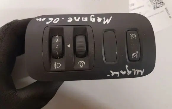 Renault Megane II Headlight level height control switch 820007920