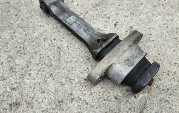 Hyundai Santa Fe Gearbox mount 219552S000