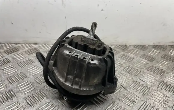 BMW 3 E90 E91 Engine mount bracket 