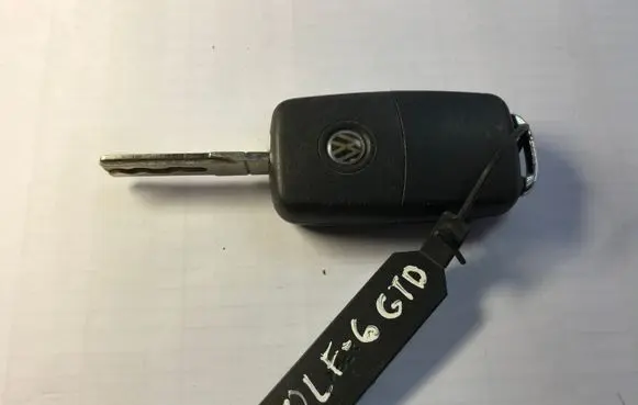 Volkswagen Golf VI Ignition key/card 5K0837202E