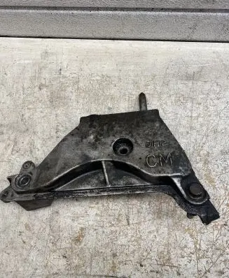 Hyundai Santa Fe Engine mount bracket