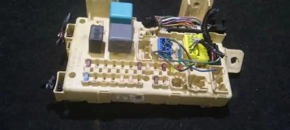 Toyota Avensis T250 Fuse box set 8264105070 82641-05070