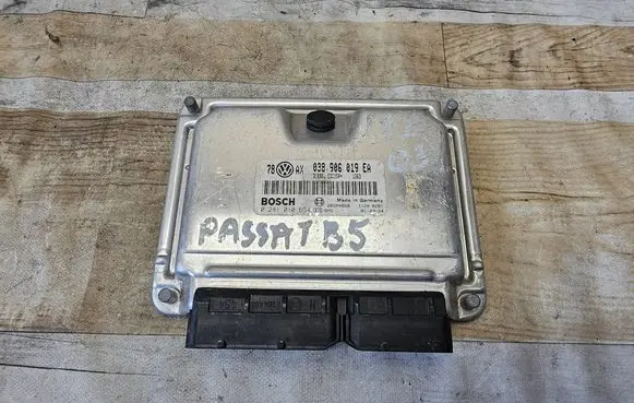 Volkswagen PASSAT B5.5 Engine control unit/module 038906019EA 28SA4858 0281010554