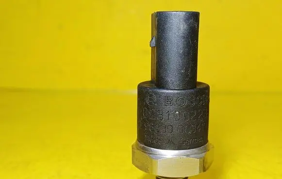Mercedes-Benz A W168 Fuel pressure sensor A0041531528