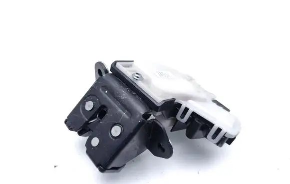 Mazda 3 III Tailgate/trunk/boot lock/catch/latch C6728
