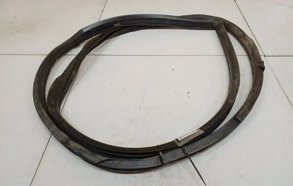 Chrysler Voyager Rubber seal front coupe door