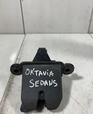 Skoda Octavia Mk2 (1Z) Tailgate/trunk/boot lock/catch/latch 1Z5827501C