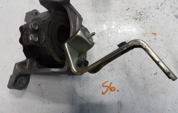 Mazda CX-5 II Engine mounting bracket
