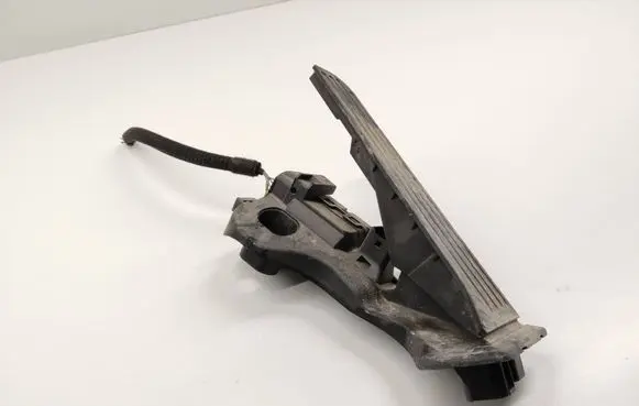 Volkswagen Jetta VI Accelerator throttle pedal 1K1721503BB 6PV93410005