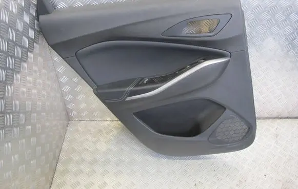Opel Grandland X Coupe rear side trim panel 98465544US