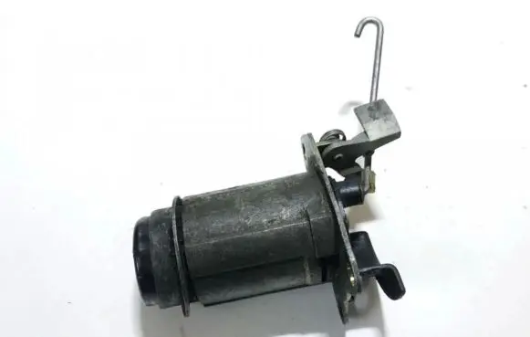 Opel Corsa B Tailgate exterior lock 90387850 5064
