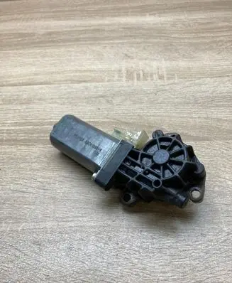 Chrysler 300C Seat adjustment motor 0390203004