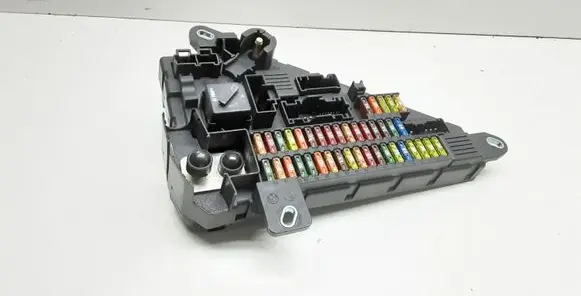 BMW 5 E60 E61 Fuse module 9138830