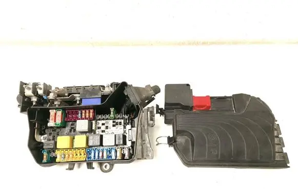 Mercedes-Benz A W176 Fuse module A2465401350