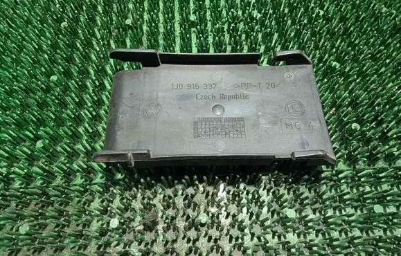 Volkswagen Golf IV Other engine bay part 1J0915337
