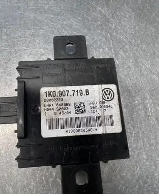 Audi A3 S3 8P Alarm control unit/module 1K0907719B