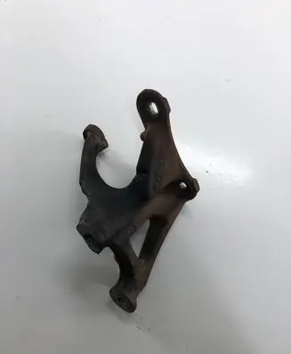 Citroen DS5 Engine mounting bracket 9687262980