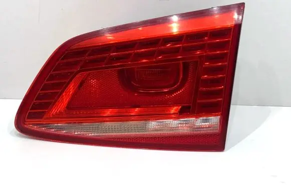 Volkswagen PASSAT B7 Rear/tail lights 