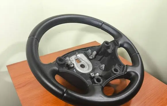 Iveco Daily 35.8 - 9 Steering wheel 