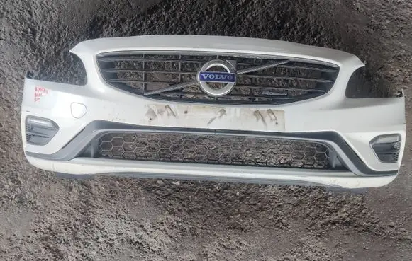 Volvo S60 Front bumper 31383136