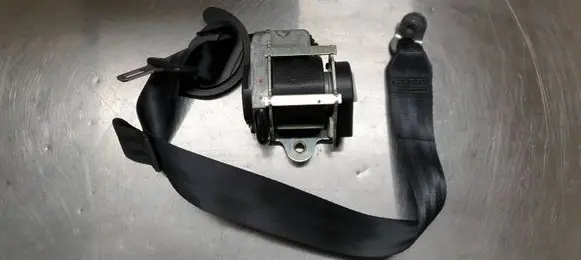 Volkswagen Golf VI Front seatbelt 617978600 010R000 H42030