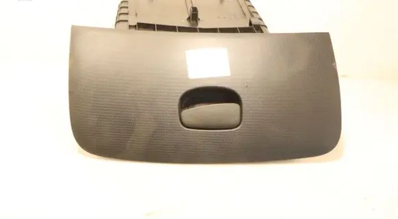 Renault Clio IV Glove box