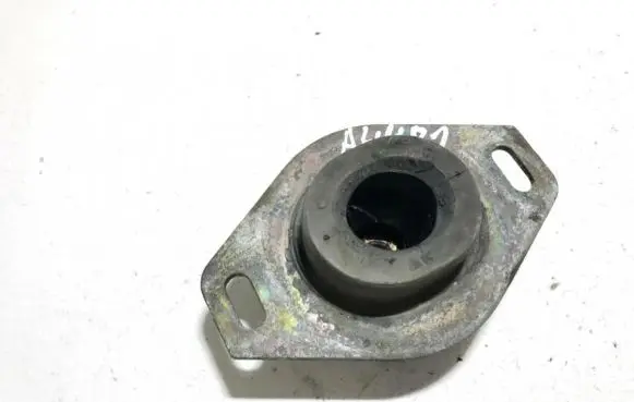 Citroen Xsara Picasso Engine mount bracket